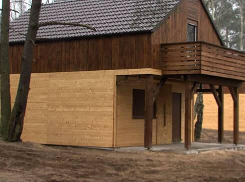 Pięć domków na Płotkach pod młotek - grafika