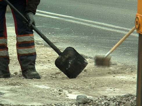 Łatają i łatają, i łatają... - grafika