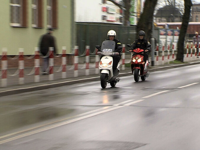 Strażnicy z policjantami na patrolach - grafika