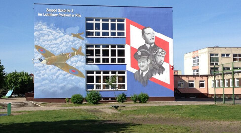 Dywizjon 303 na murze szkoły - grafika