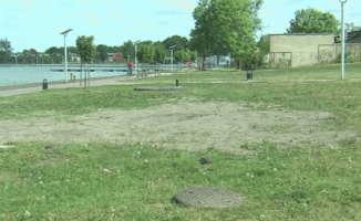 Kino na trawie i "pod szkłem"