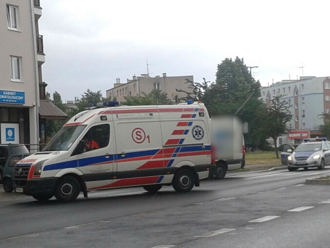 Potrącony rowerzysta i stłuczka 4 aut - grafika