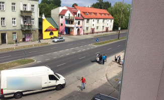 Potrącony rowerzysta i stłuczka 4 aut