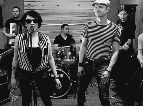 Qulturka i teledysk z TV Asta - grafika