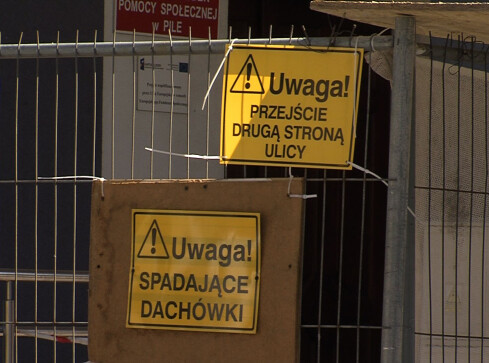 Spadają dachówki z pilskiego MOPS-u - grafika