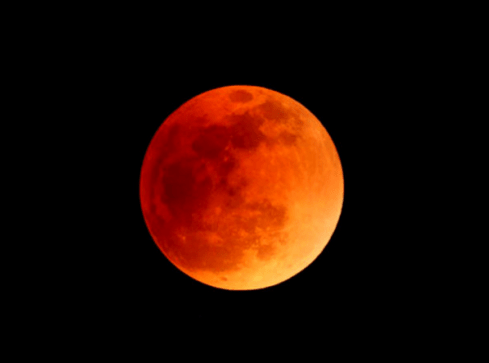 Krwawe zaćmienie Superksiężyca - grafika