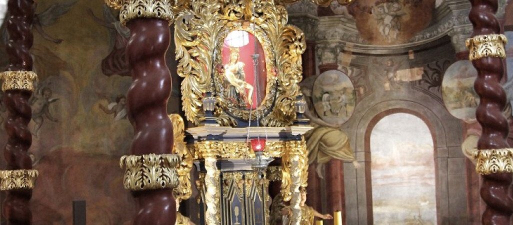 Wmurowanie w Skrzatuszu relikwii św. Jana Pawła II