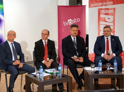 Ostra debata między kandydatami - grafika