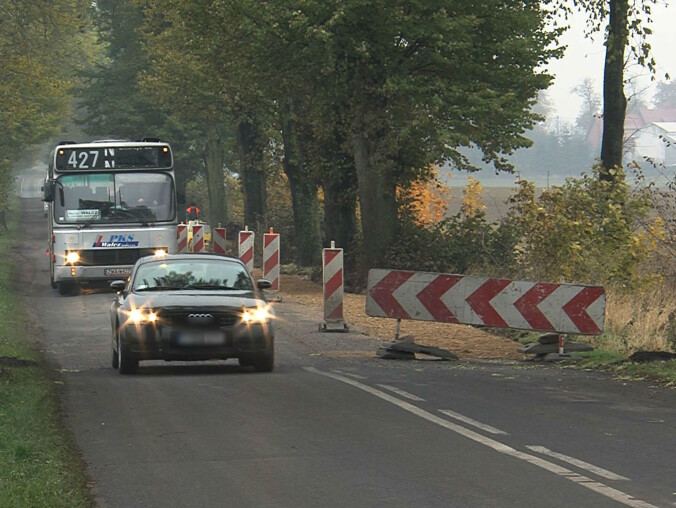 Fragment drogi w remoncie - grafika