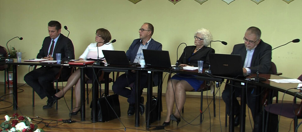 Niepołączone szkoły i plac niezgody