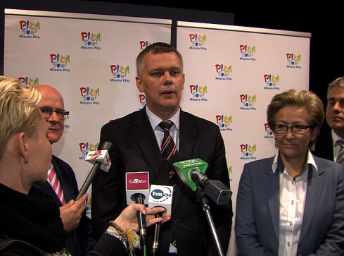 Minister MON o pilskim lotnisku - grafika