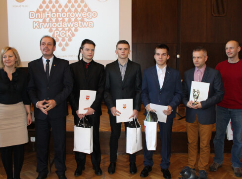 Krwiodawcy uhonorowani - grafika