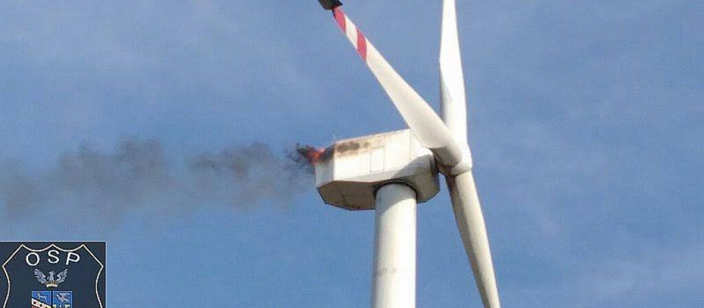 Pożar elektrowni wiatrowej. Strażacy mogli tylko patrzeć...