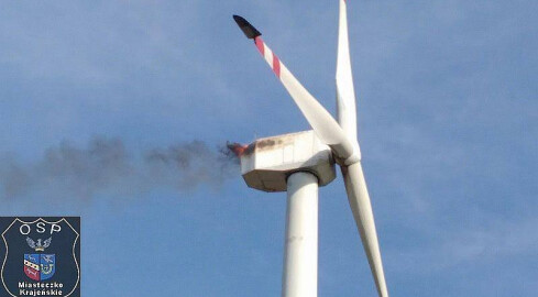 Pożar elektrowni wiatrowej. Strażacy mogli tylko patrzeć... - grafika