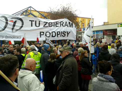 "Spokojnie i pokojowo" - manifestacja KOD w Pile - grafika