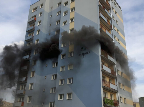 Dwa dni, dwa wieżowce i dwie tragedie - grafika