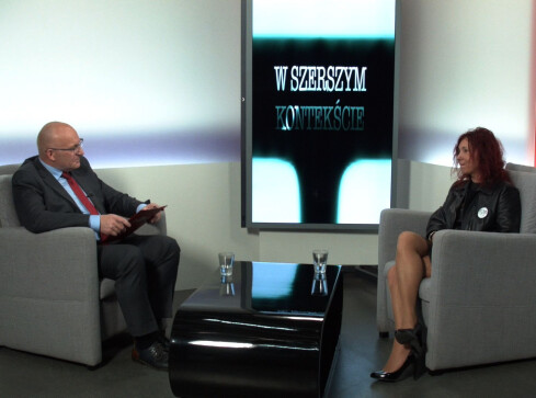 W szerszym kontekście o manifestacji KOD-u - grafika