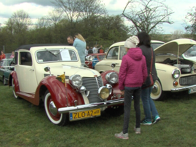 Aero 30, cadillac, trabanty na zlocie w Wałczu - grafika
