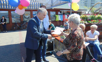 Festiwal Kwiatów na targowisku