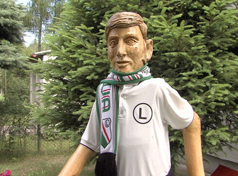 Kazimierz Deyna jak malowany! Pomnik w ogródku - grafika