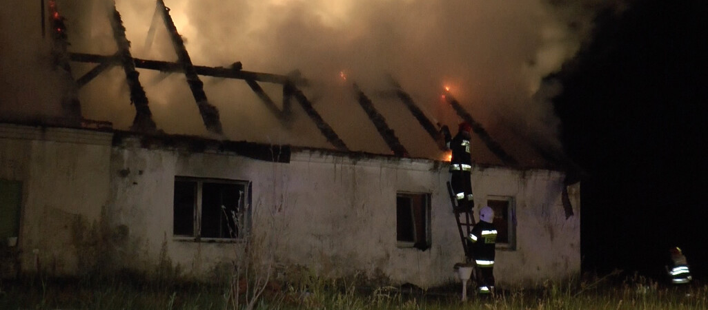 Pożar pod Trzcianką. 3 rodziny bez dachu nad głową [AKTUALIZACJA]