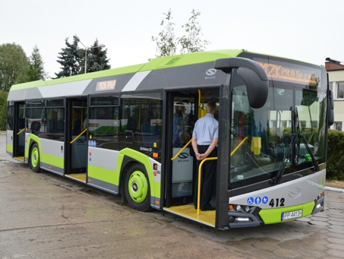 W autobusie zapłacisz kartą i naładujesz komórkę - grafika