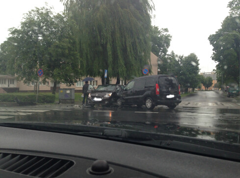 Kolizje i wypadki w Pile i pod Mirosławcem - grafika