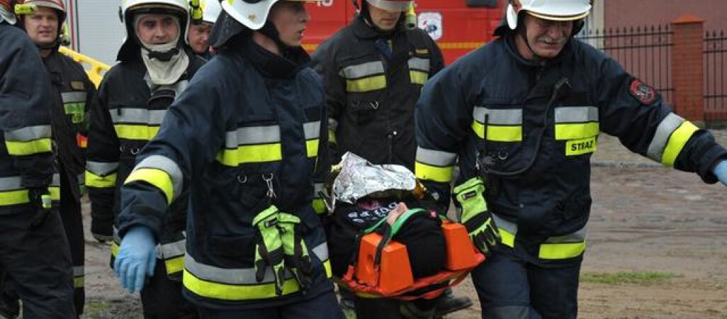 Drzewa na drogach, zalane posesje.