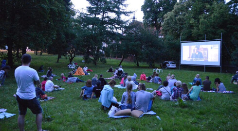 Kino pod chmurką w Pile. W lipcu co piątek - grafika