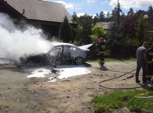 Mercedes stanął w ogniu - grafika