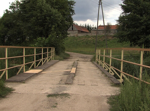 Most w Łobżenicy zamknięty. Grozi zawaleniem - grafika