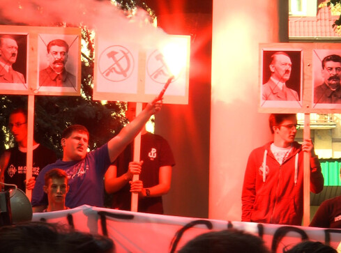 Manifestacja pod mauzoleum w Trzciance - grafika