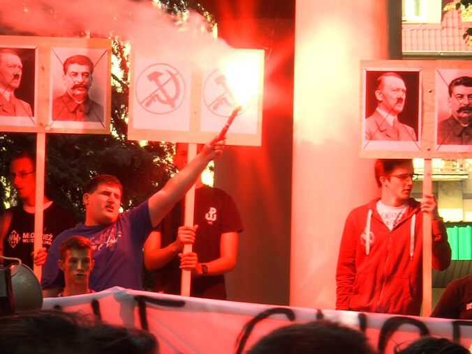 Manifestacja pod mauzoleum w Trzciance - grafika