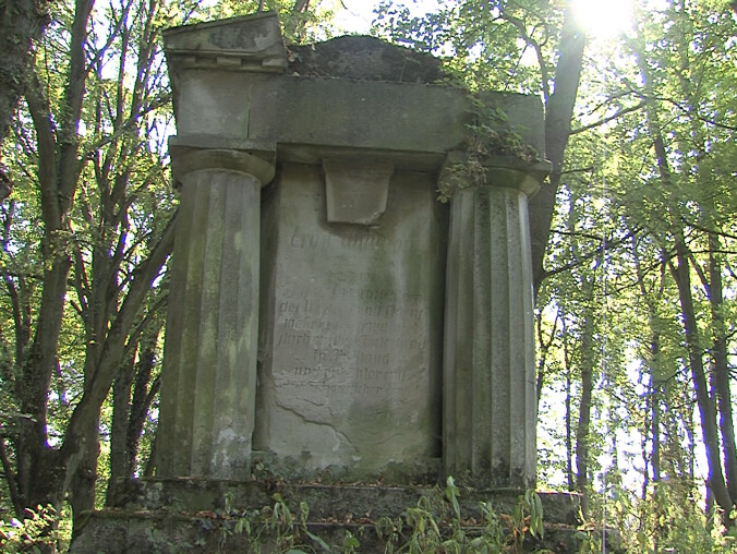 Ratują sypiący się grobowiec rodziny Wittchow - grafika