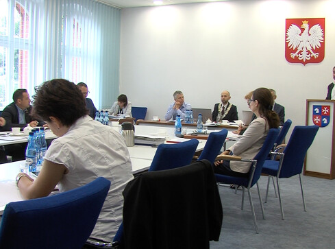 Pół miliona na oświetlenie dróg i remont ratusza - grafika