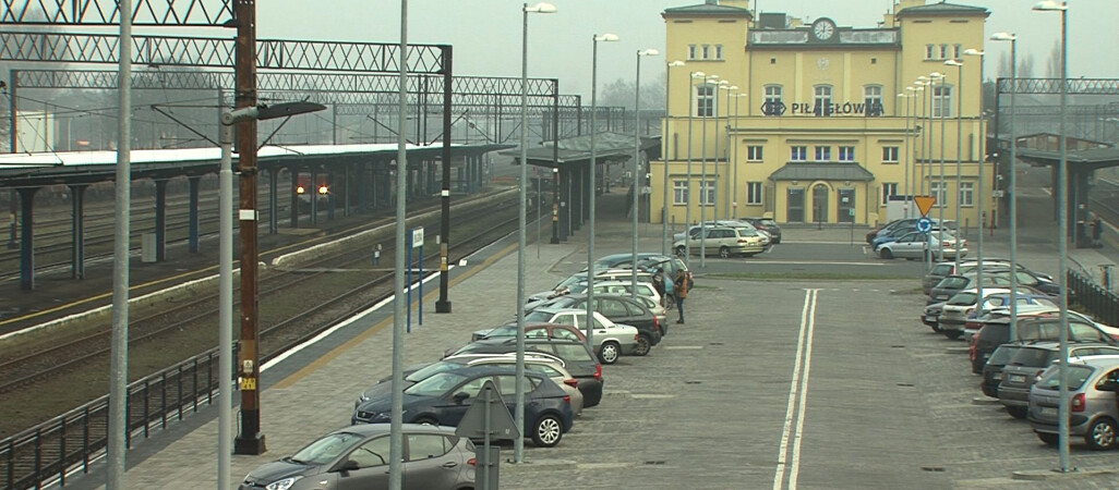 Przepełniony parking przed dworcem PKP?