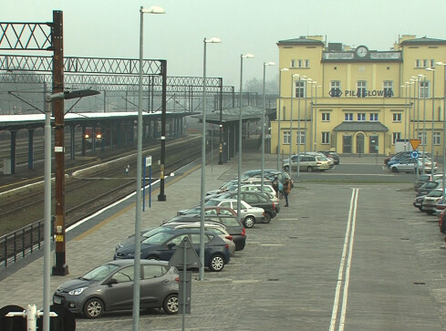 Przepełniony parking przed dworcem PKP? - grafika