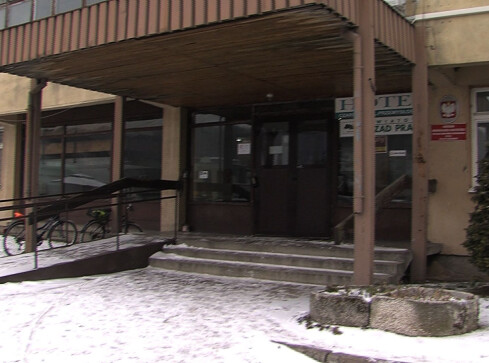 Z hotelu do sądu. Przeprowadzka PUP - grafika