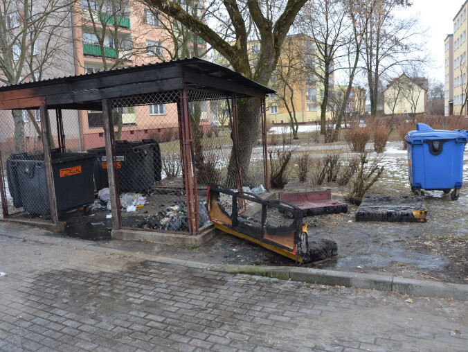 Policja szuka sprawców podpaleń - grafika