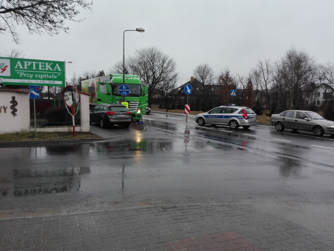 TIR potrącił kobietę na przejściu dla pieszych - grafika