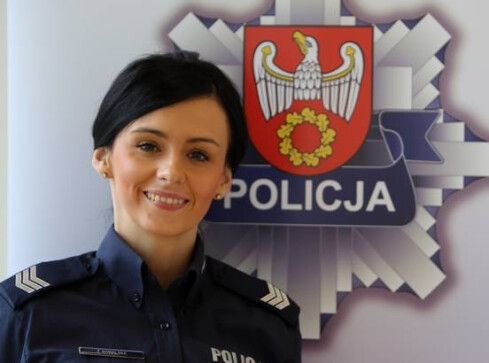 Była rzeczniczka policji doceniona za... urodę - grafika