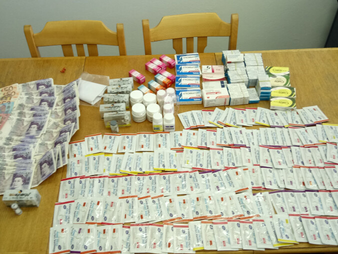 Środki na potencję i anaboliki oraz złoto w sztabce... - grafika