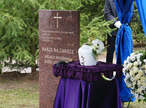 W Pile i w Wałczu pogrzeby dzieci utraconych - grafika