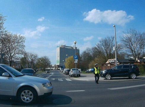 Wypadek na przejściu dla pieszych w Pile - grafika