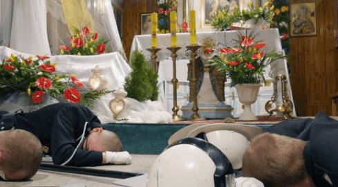 Strażacy OSP z Lotynia padli na twarz przed ołtarzem - grafika