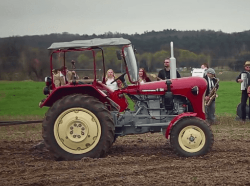 Byczku mój. Piosenka o Zdzisławie i jego Ursusie - grafika