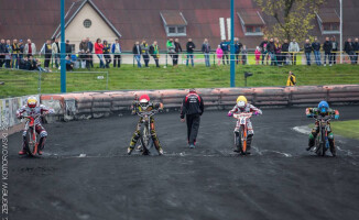 Polonia zwycięża w meczu na szczycie. Nowy lider