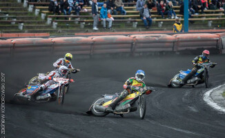 Polonia zwycięża w meczu na szczycie. Nowy lider