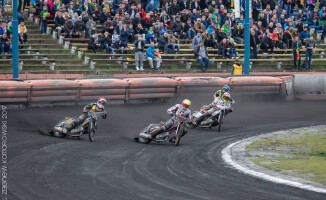 Polonia zwycięża w meczu na szczycie. Nowy lider