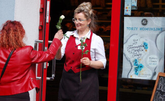 KOD rozdawał "symbol nienawiści i głupoty"